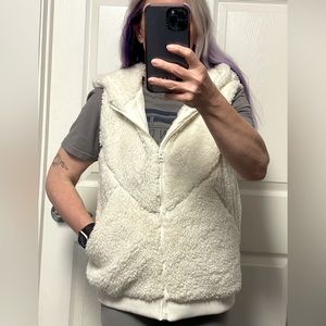 Zyia Active Cream Hooded Teddy Vest Size L